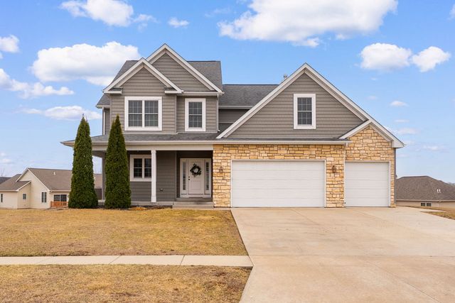 17 Blackstone Circle, Le Claire, IA 52753