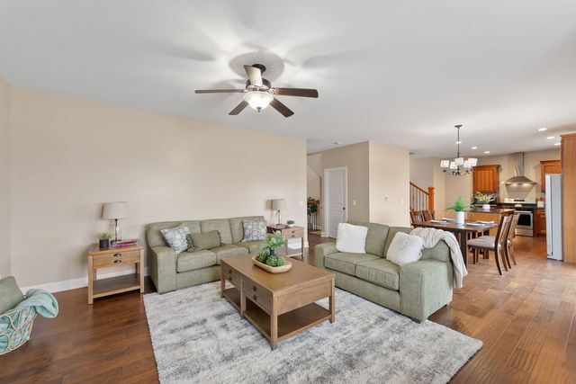 17 Blackstone Circle, Le Claire, IA 52753