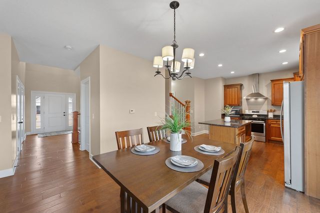 17 Blackstone Circle, Le Claire, IA 52753