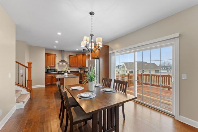 17 Blackstone Circle, Le Claire, IA 52753