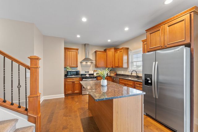 17 Blackstone Circle, Le Claire, IA 52753