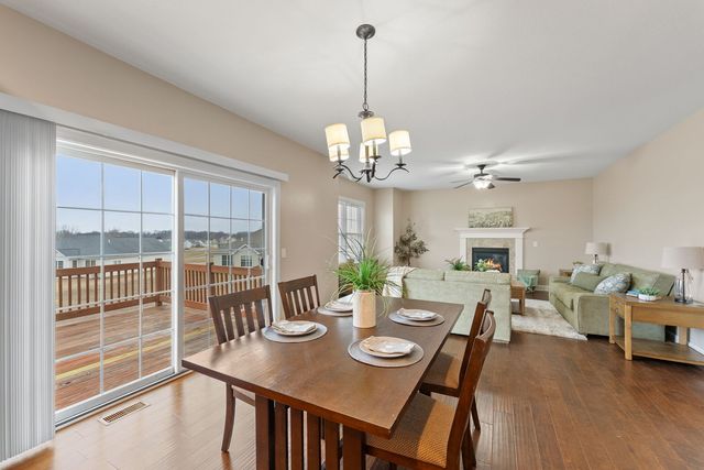 17 Blackstone Circle, Le Claire, IA 52753