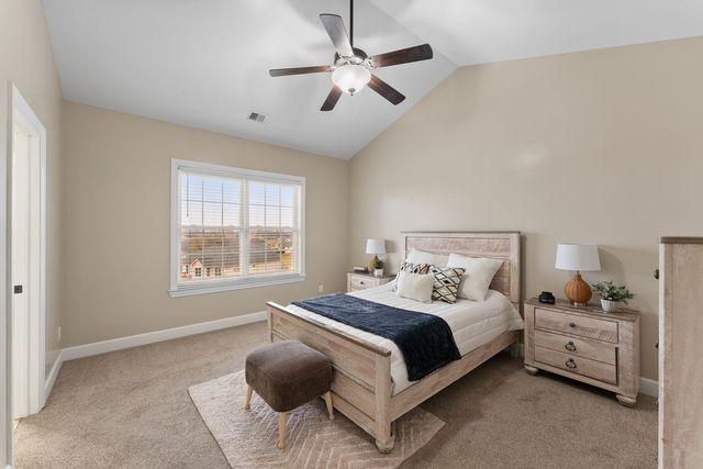 17 Blackstone Circle, Le Claire, IA 52753