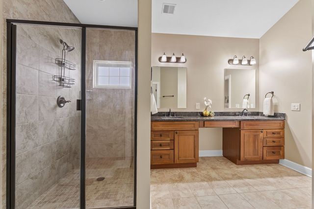 17 Blackstone Circle, Le Claire, IA 52753