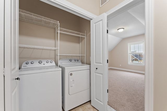 17 Blackstone Circle, Le Claire, IA 52753