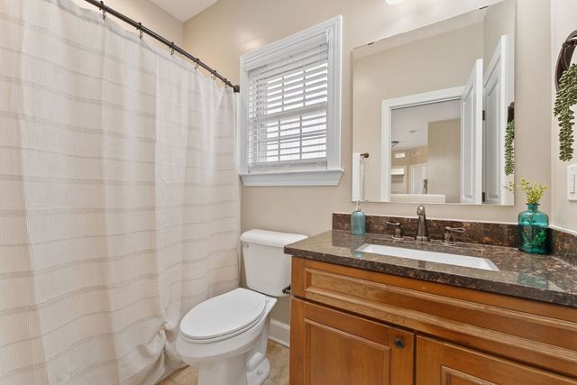 17 Blackstone Circle, Le Claire, IA 52753