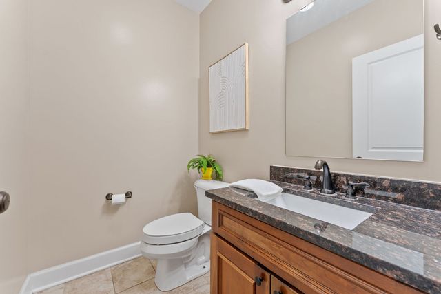 17 Blackstone Circle, Le Claire, IA 52753