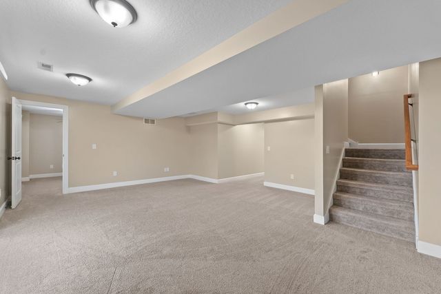 17 Blackstone Circle, Le Claire, IA 52753