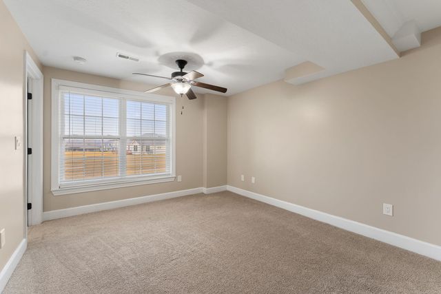 17 Blackstone Circle, Le Claire, IA 52753