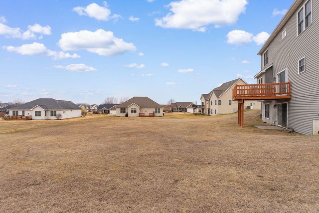 17 Blackstone Circle, Le Claire, IA 52753