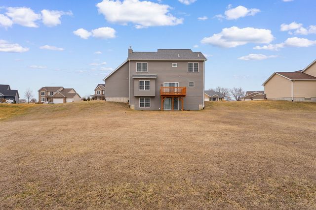 17 Blackstone Circle, Le Claire, IA 52753