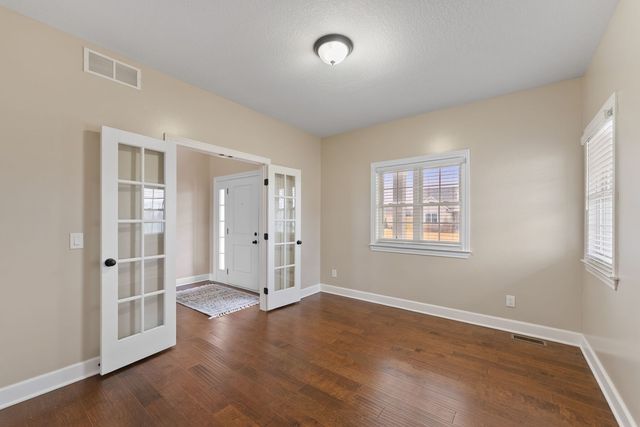 17 Blackstone Circle, Le Claire, IA 52753