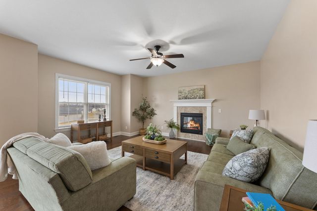 17 Blackstone Circle, Le Claire, IA 52753