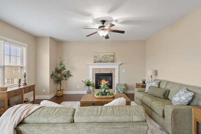 17 Blackstone Circle, Le Claire, IA 52753