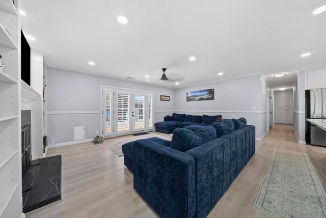 8054 Royal Gardens Pl, El Cajon, CA 92021