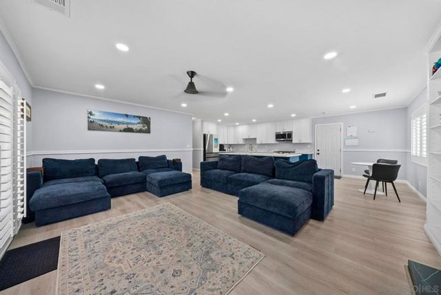 8054 Royal Gardens Pl, El Cajon, CA 92021