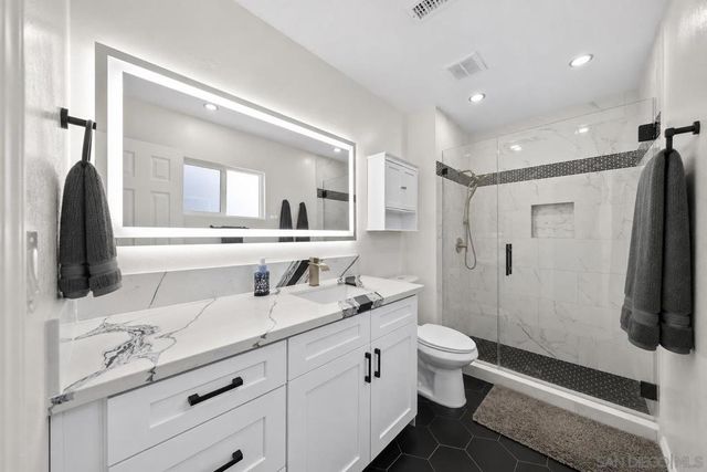 8054 Royal Gardens Pl, El Cajon, CA 92021