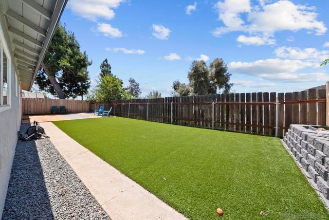 8054 Royal Gardens Pl, El Cajon, CA 92021