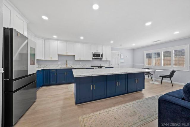 8054 Royal Gardens Pl, El Cajon, CA 92021