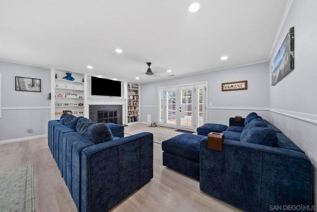 8054 Royal Gardens Pl, El Cajon, CA 92021