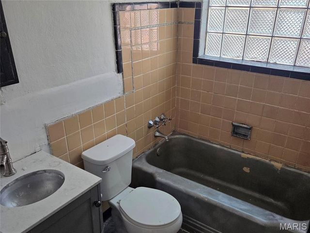 6990 Edison Avenue, St Louis, MO 63121