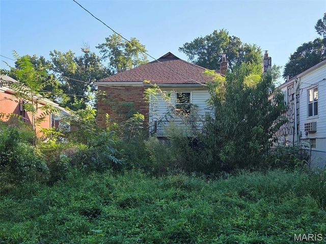 6990 Edison Avenue, St Louis, MO 63121