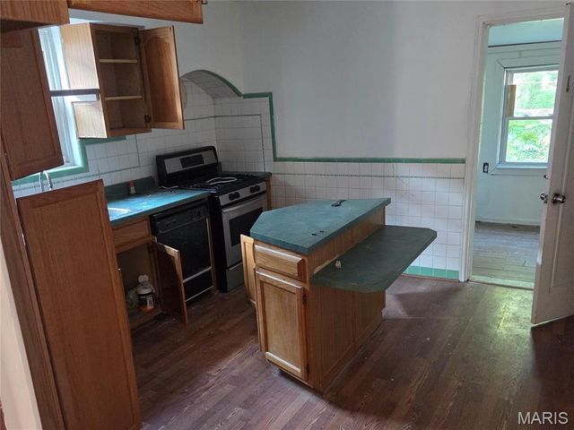 6990 Edison Avenue, St Louis, MO 63121