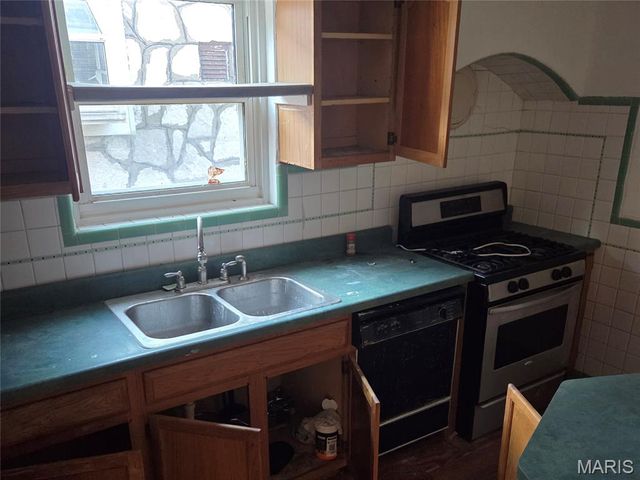 6990 Edison Avenue, St Louis, MO 63121