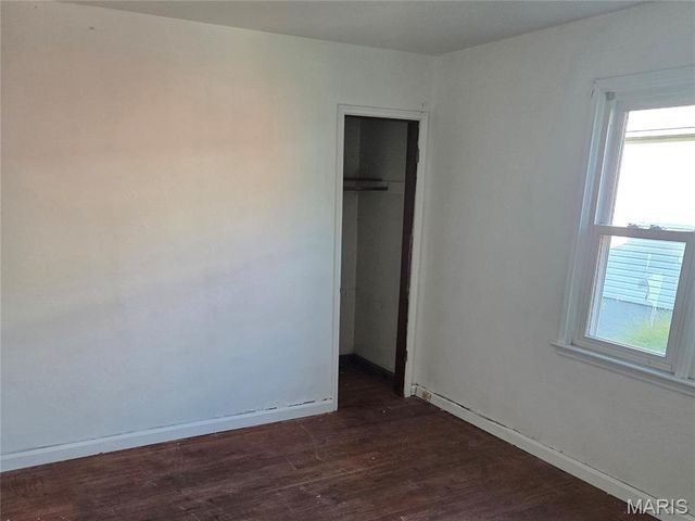 6990 Edison Avenue, St Louis, MO 63121