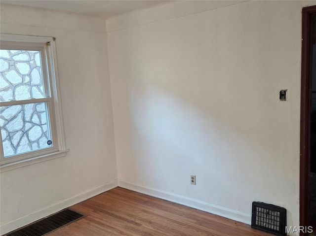 6990 Edison Avenue, St Louis, MO 63121