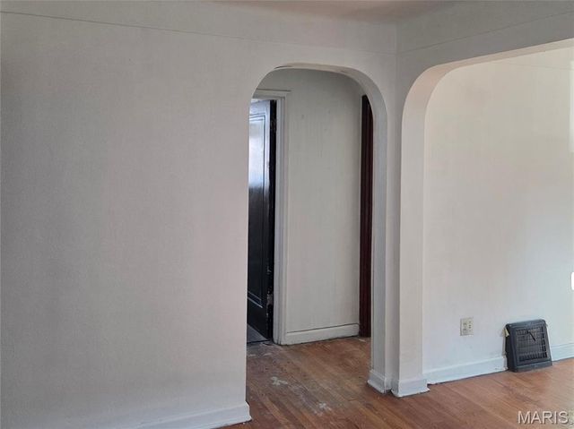 6990 Edison Avenue, St Louis, MO 63121