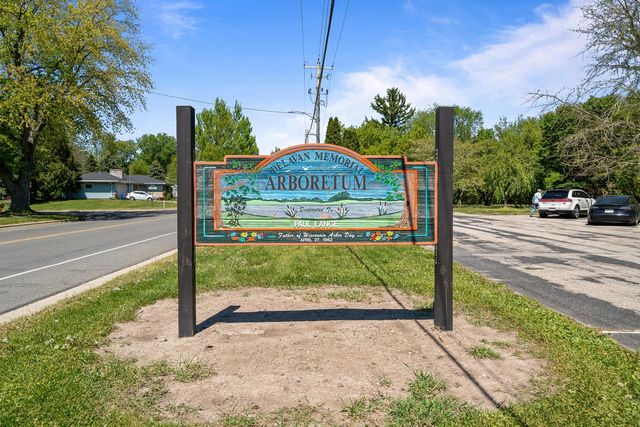 715 Arbor Ridge DRIVE, Delavan, WI 53115