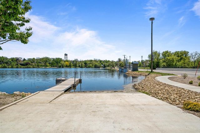 715 Arbor Ridge DRIVE, Delavan, WI 53115