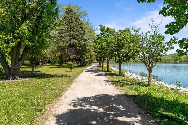 715 Arbor Ridge DRIVE, Delavan, WI 53115