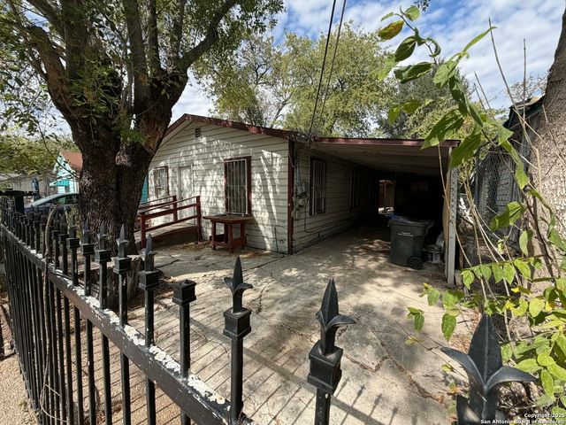 215 Monclova, San Antonio, TX 78207