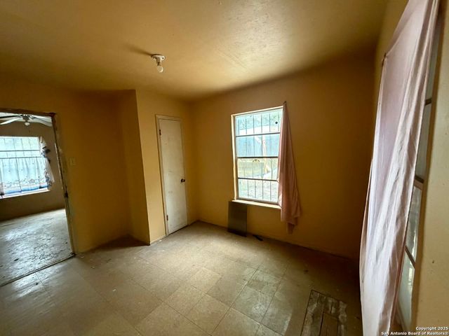 215 Monclova, San Antonio, TX 78207