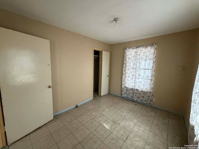 215 Monclova, San Antonio, TX 78207