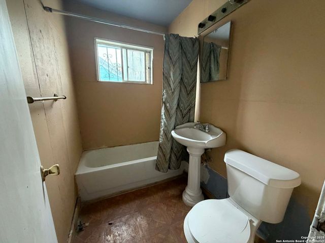 215 Monclova, San Antonio, TX 78207