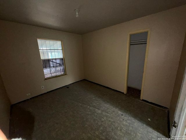 215 Monclova, San Antonio, TX 78207