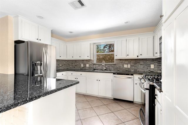 6 Hillcrest Street, Dayton, TX 77535