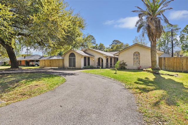 6 Hillcrest Street, Dayton, TX 77535