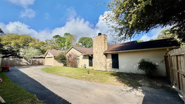 6 Hillcrest Street, Dayton, TX 77535
