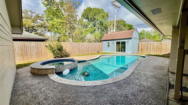 6 Hillcrest Street, Dayton, TX 77535