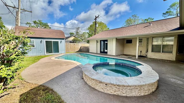 6 Hillcrest Street, Dayton, TX 77535