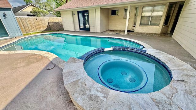 6 Hillcrest Street, Dayton, TX 77535