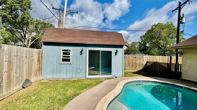 6 Hillcrest Street, Dayton, TX 77535