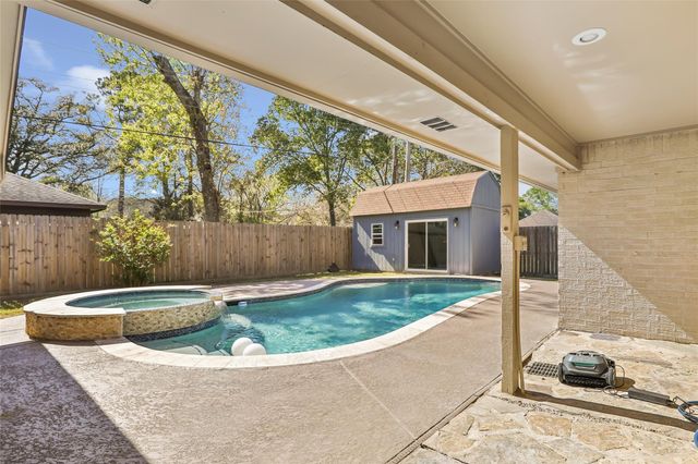 6 Hillcrest Street, Dayton, TX 77535