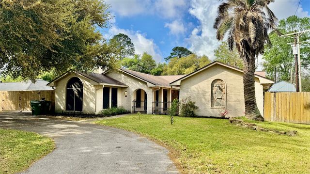 6 Hillcrest Street, Dayton, TX 77535