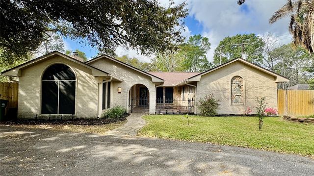 6 Hillcrest Street, Dayton, TX 77535