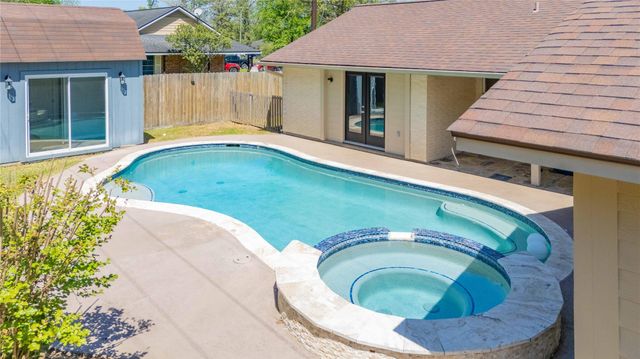 6 Hillcrest Street, Dayton, TX 77535